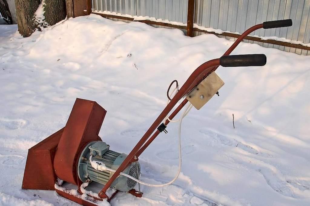 Ротор для уборки снега из триммера