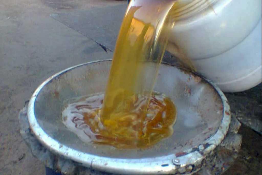 Как утилизировать масло после фритюра дома?